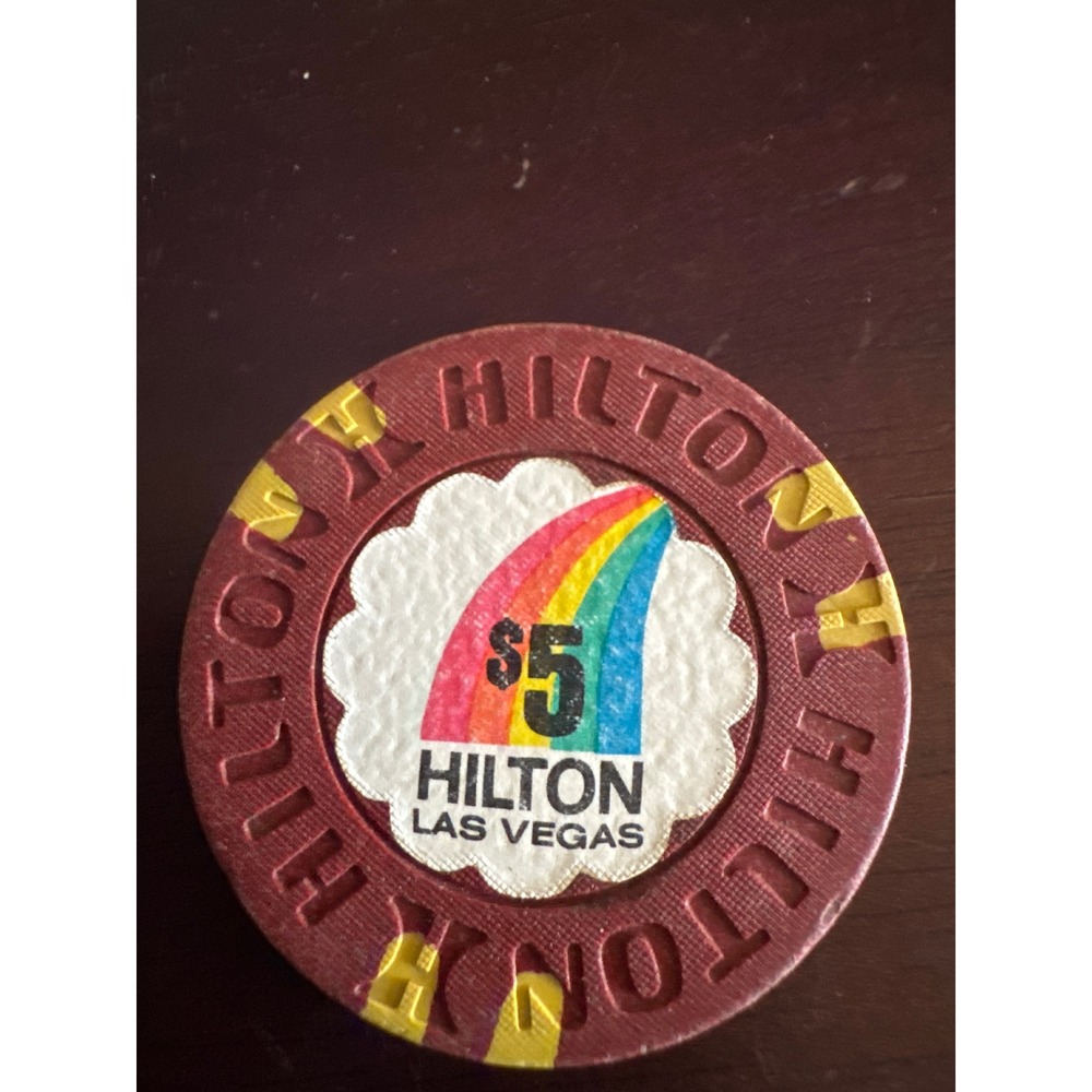 Vintage Hilton Las Vegas $5 Poker Chip Burgundy Rainbow Scalloped Inlay 0781